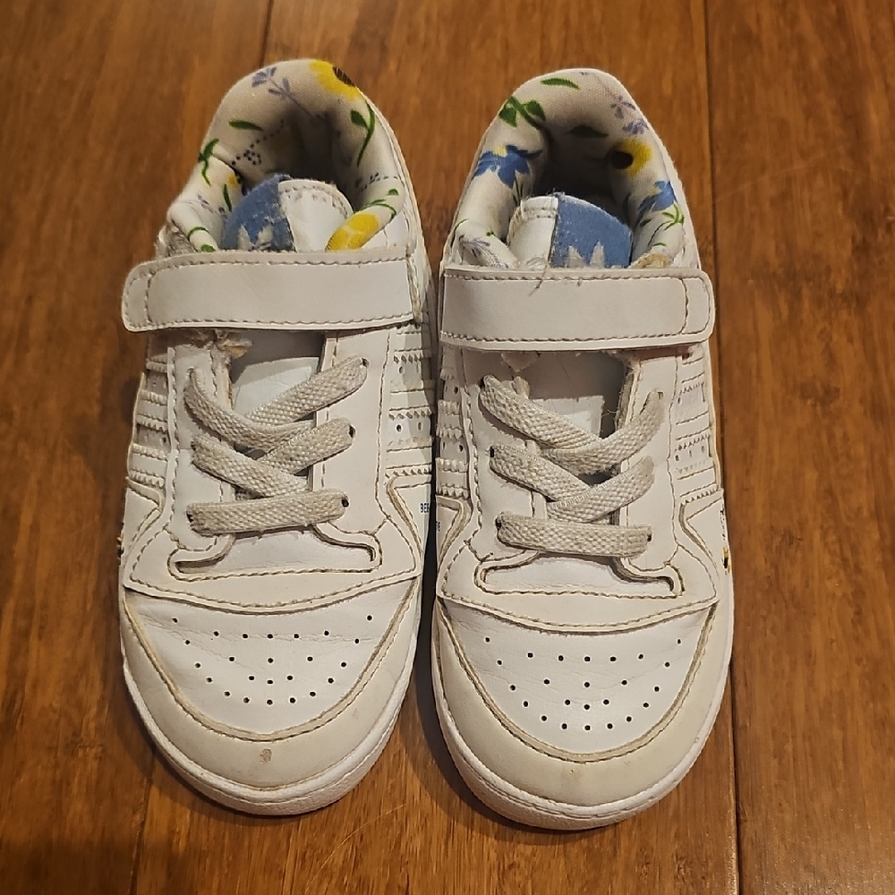 Toddler Size 8 Adidas Bee-Lieve Gym Shoe With Some Wear.